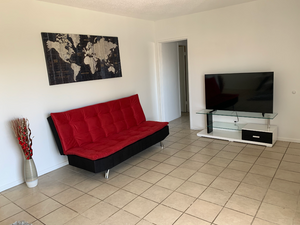 LARGE 1 BR 1 BATH IN GREAT LOCATION WITH PARKING