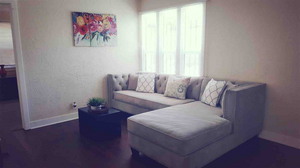 COZY 2 BEDROOMS HOUSE IN KOREA TOWN W/PARKING